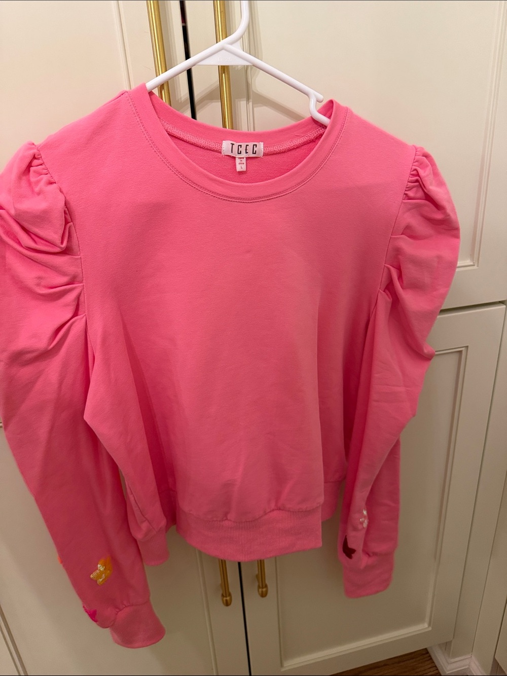 TCEC women’s Bright Pink Puff Sleeve Sweatshirt size Large